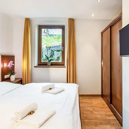 Emma-5 By Interhome *